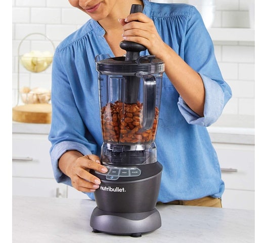Nutribullet NBC-0910B lady blending beans