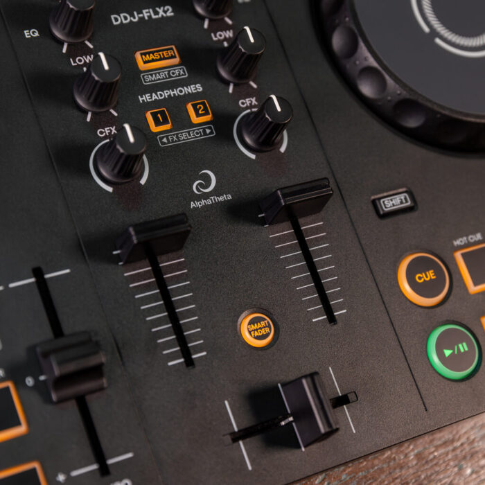 Alphatheta Pioneer DDJ-FLX2 Close up on Controls 2 Alphatheta Pioneer DDJ-FLX2 Close up on Controls 2