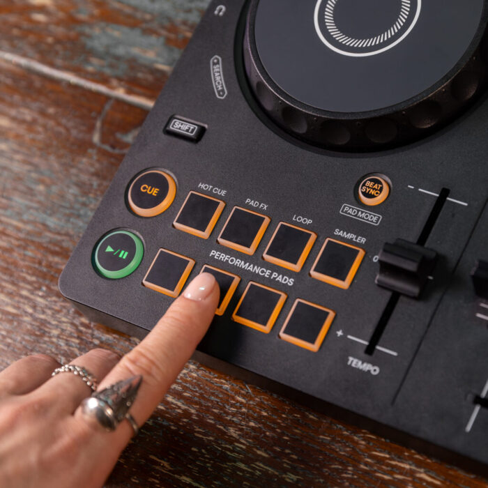 Alphatheta Pioneer DJ DDJ-FLX2 Close up on Controls Alphatheta Pioneer DJ DDJ-FLX2 Close up on Controls