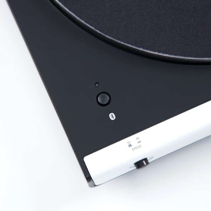 Audio-technica turntable AT-lp60xbt White close up on Speed Audio-technica turntable AT-lp60xbt White close up on Speed