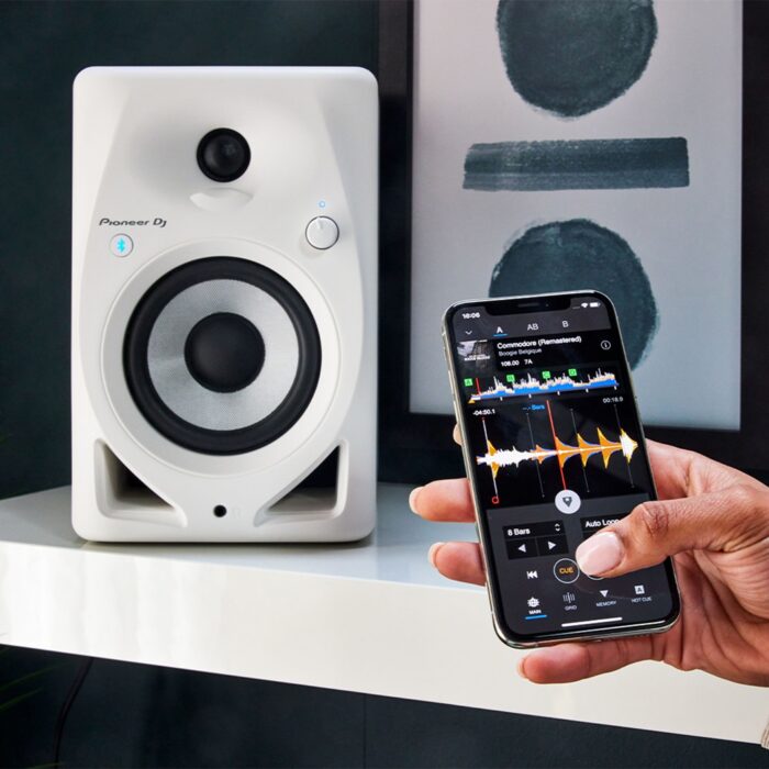 Pioneer DM40DBT audio streaming from phone Pioneer DM40DBT audio streaming from phone