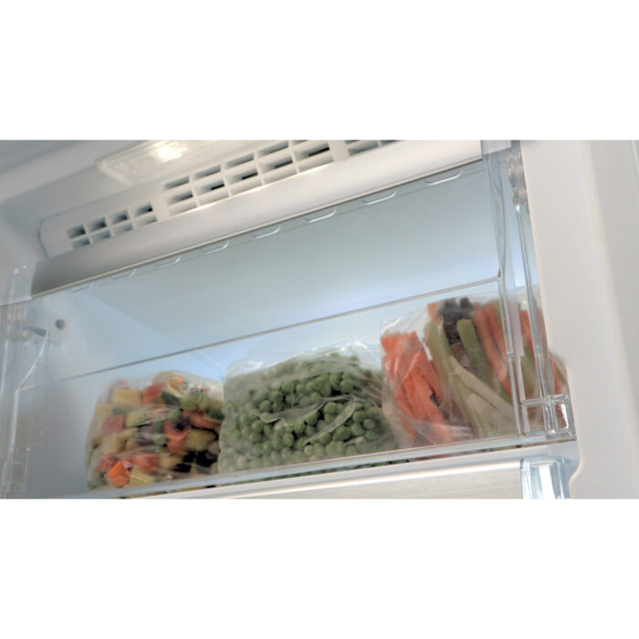 Whilrpool uw8-f2d-xbi-ex Freezer Close up on drawer