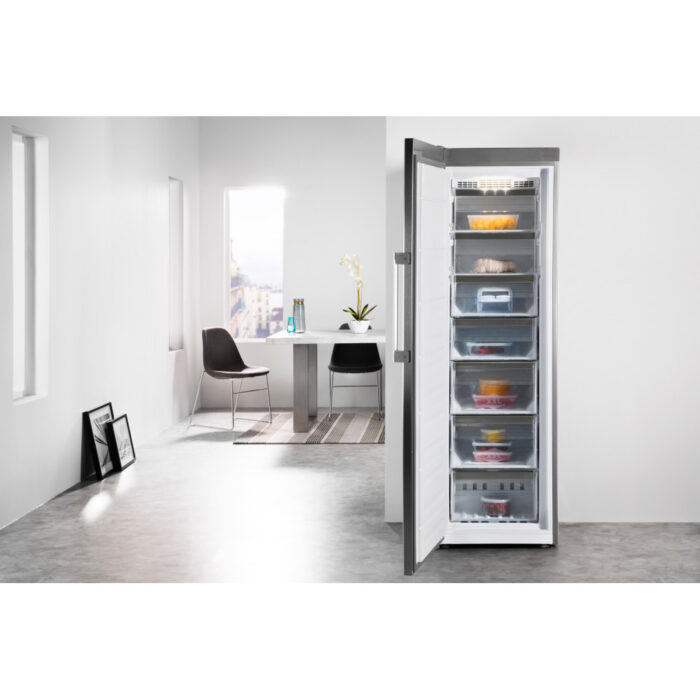 Whirlpool Freezer uw8-f2d-xbi-ex-freezing Lifestyle Open Door